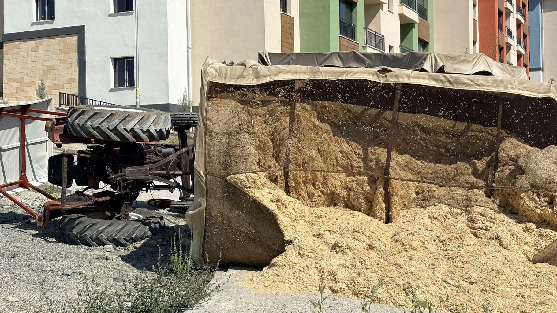 Traktör Yokuşta Devrildi (2)