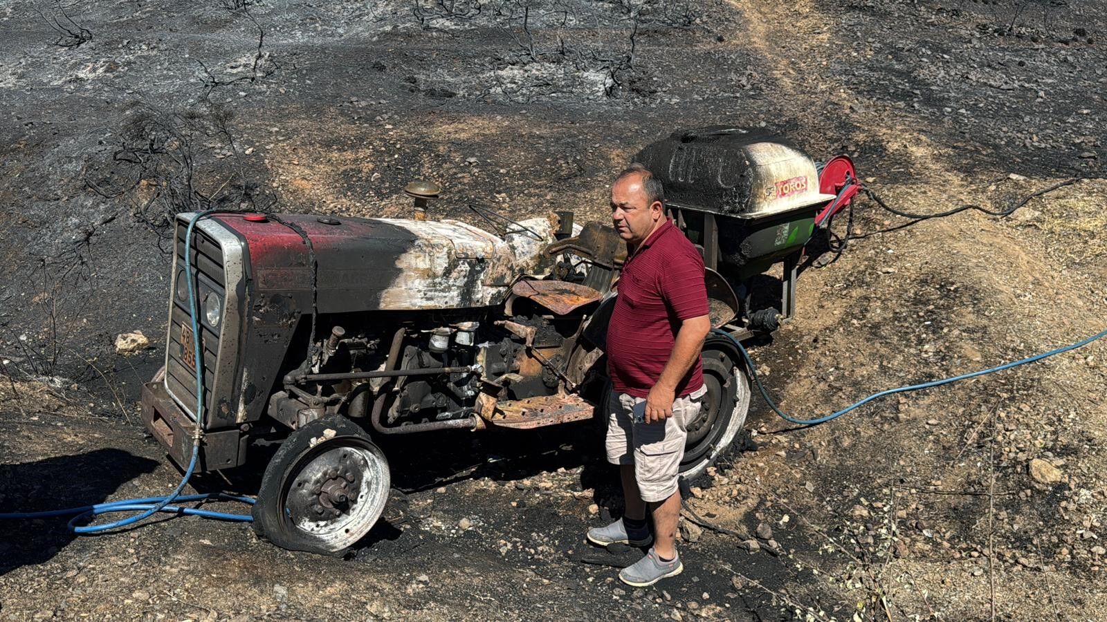Yangına Yardıma Gitti, Traktörü Alevlerin Arasında Kaldı (1)