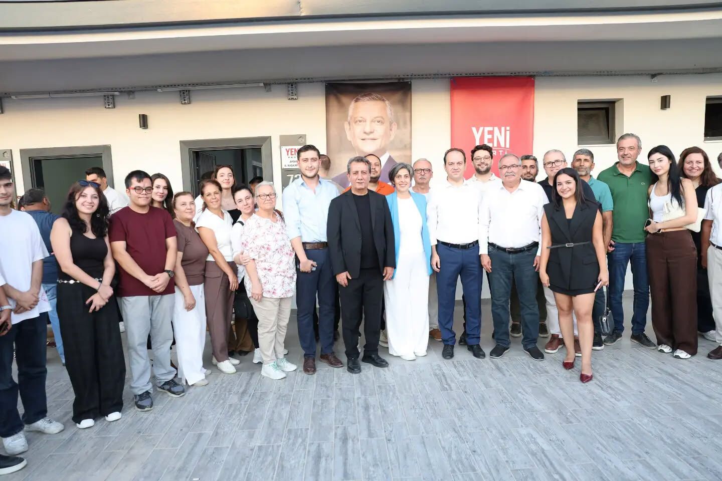 YENİ Parti Aydın il binası açılışında fiyasko: Protokol var, vatandaş yok