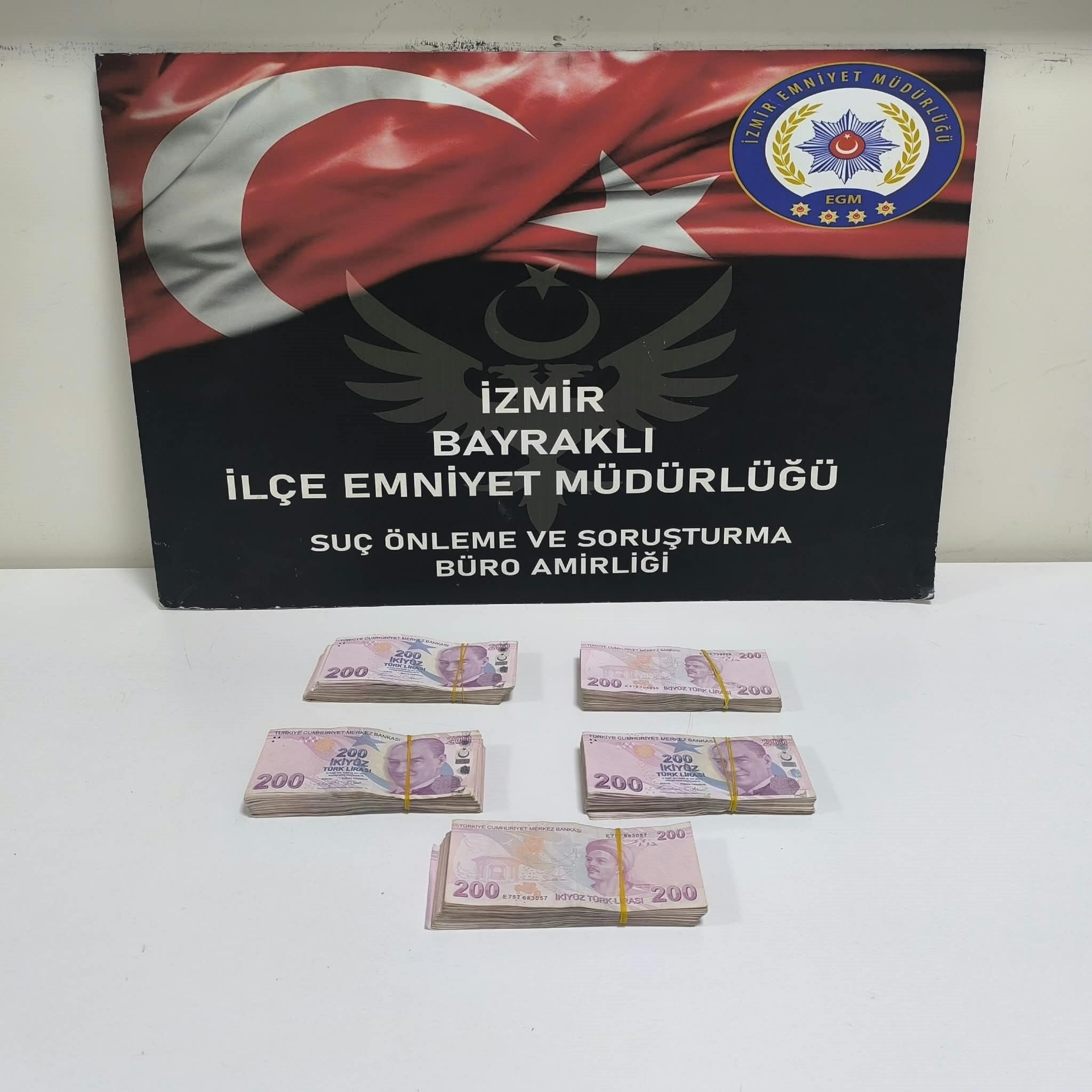 Yerde 100 Bin Lira Buldu, Böyle Alıp Kaçtı (3)
