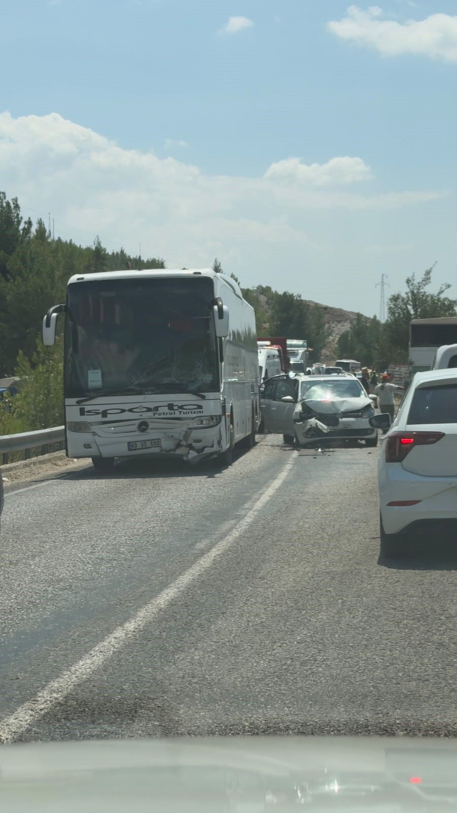 Yolcu Otobüsü Ile Ticari Araç Çarpıştı, Yaralılar Var (2)