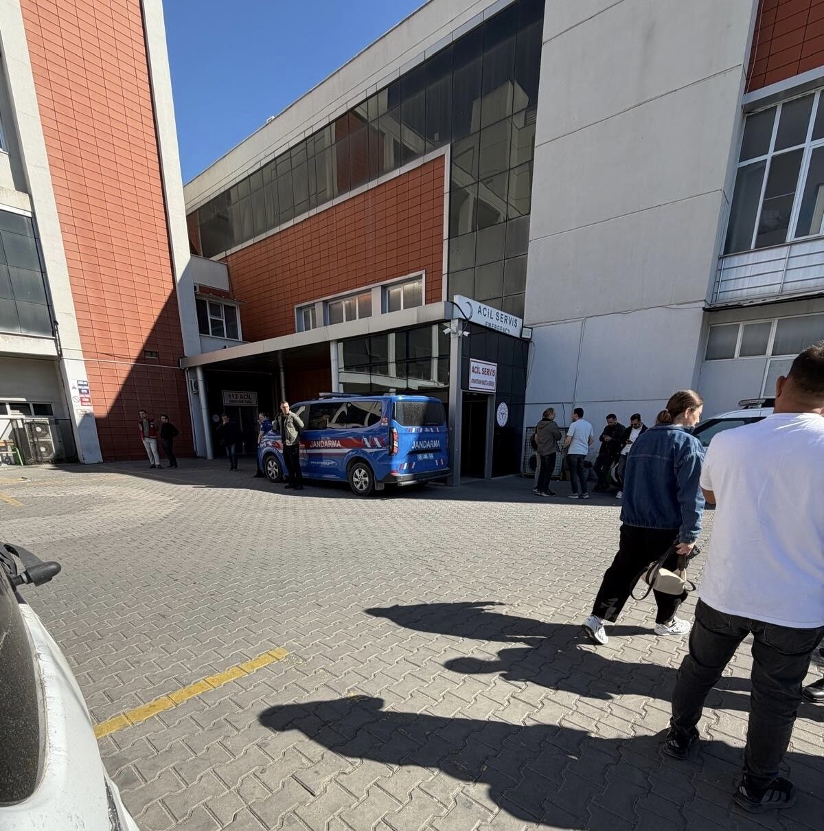 3 Çocuk Annesi 30 Yaşındaki Kadın Hayatını Kaybetti, Kocası Gözaltına Alındı (3)