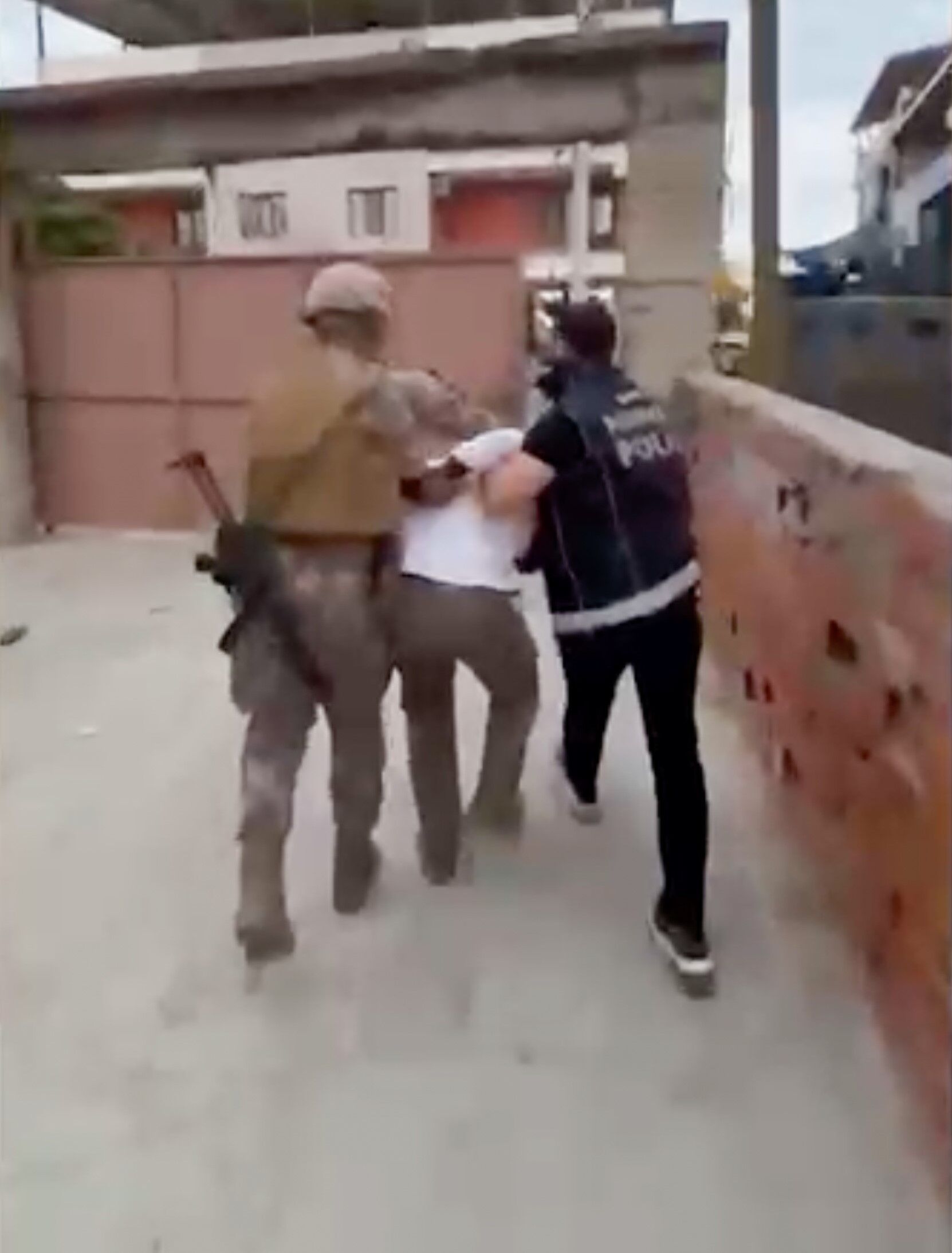 Zehir tacirlerine operasyon: 20 kişi tutuklandı