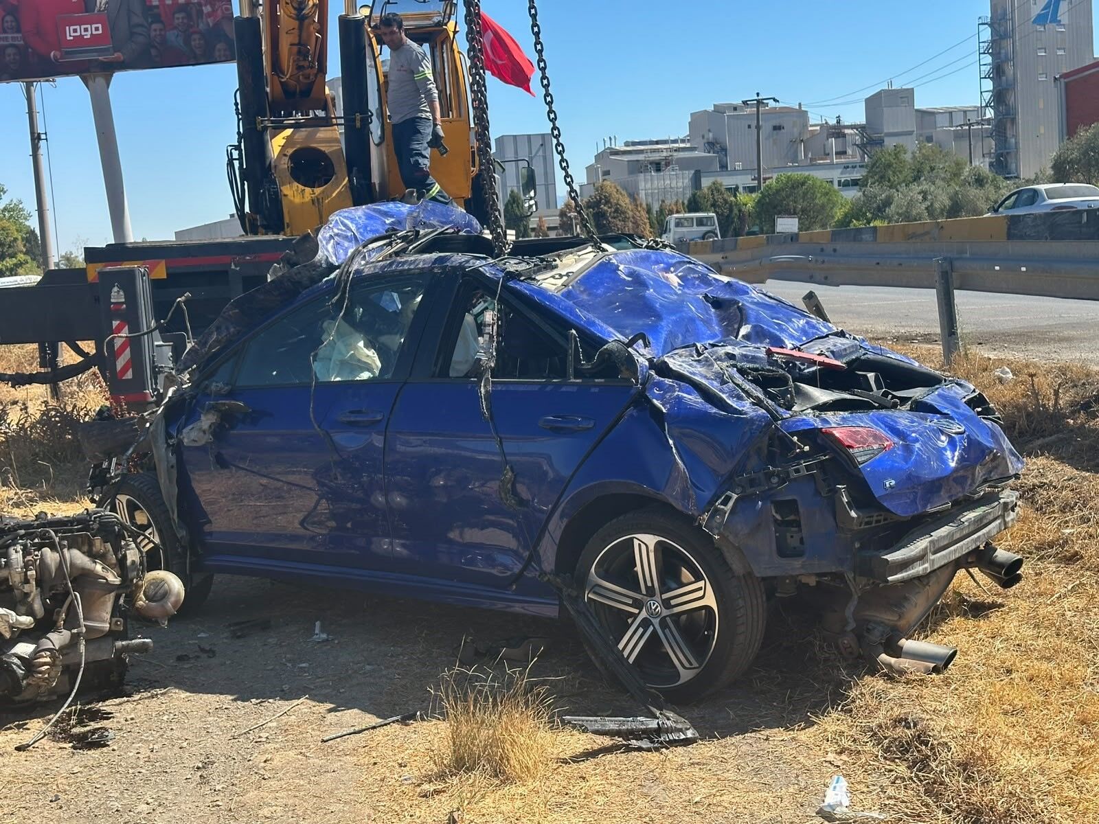 Akarsu Havzasına Uçan Otomobilde 1 Kişi Hayatını Kaybetti, 2 Kişi Yaralandı (3)
