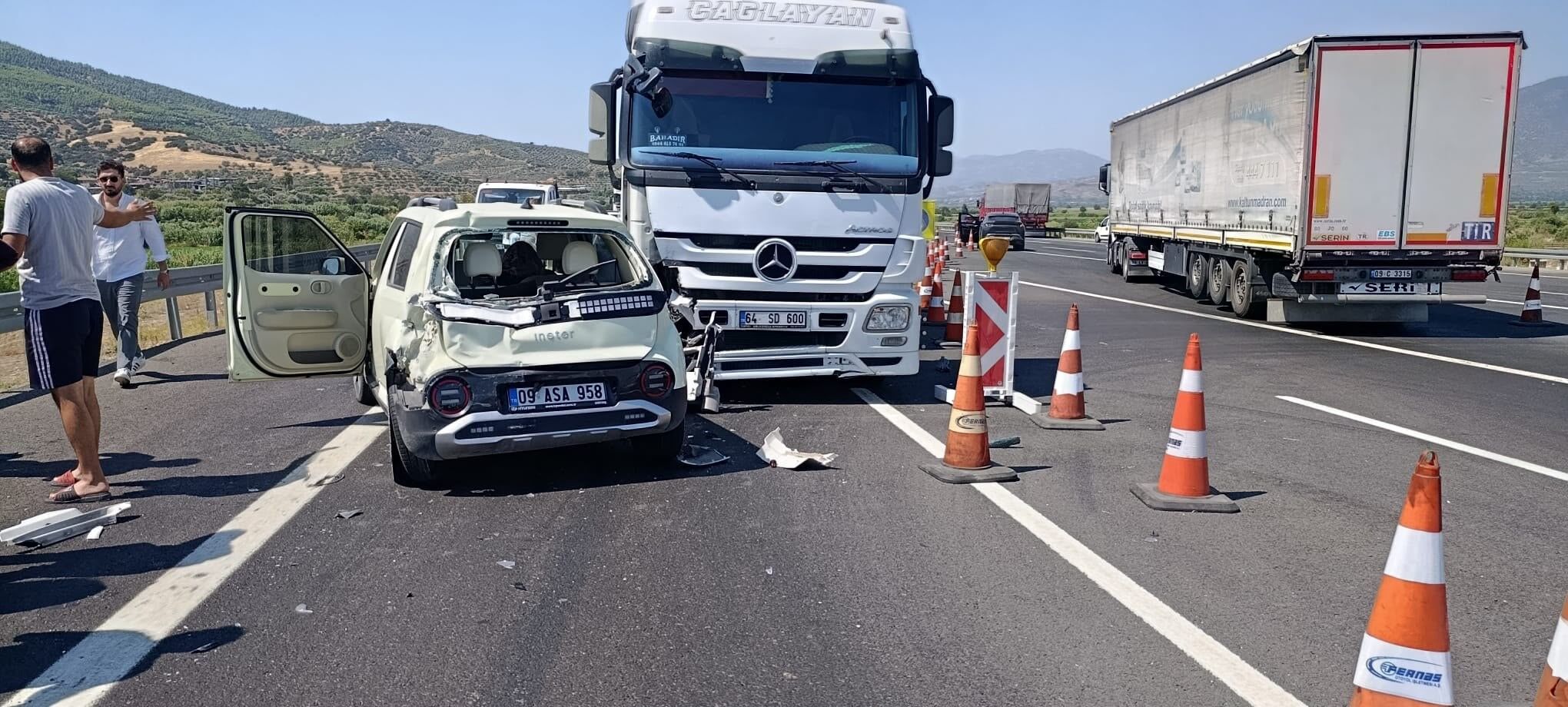 Aydın-Denizli Otoyolu’nda bir kaza daha.. 3 kişi yaralandı