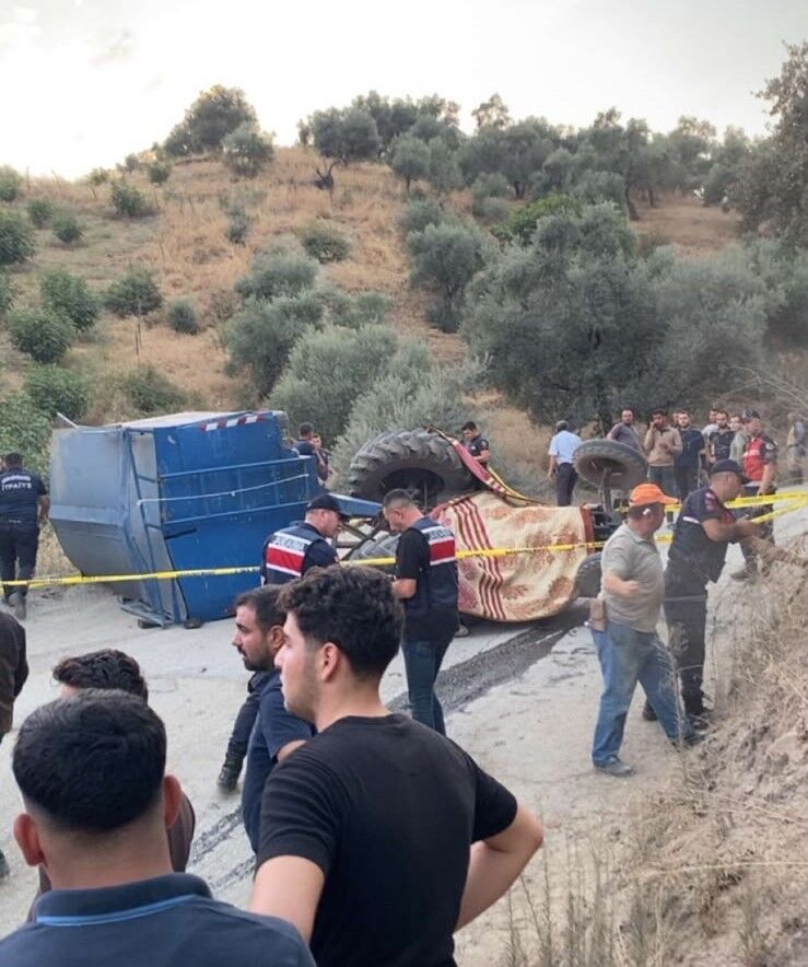 Aydın Köşk’te Seyyar Pide Fırını Taşıyan Traktör Devrildi.. Evli Ve 2 Çocuk Babası Hayatını Kaybetti (5)