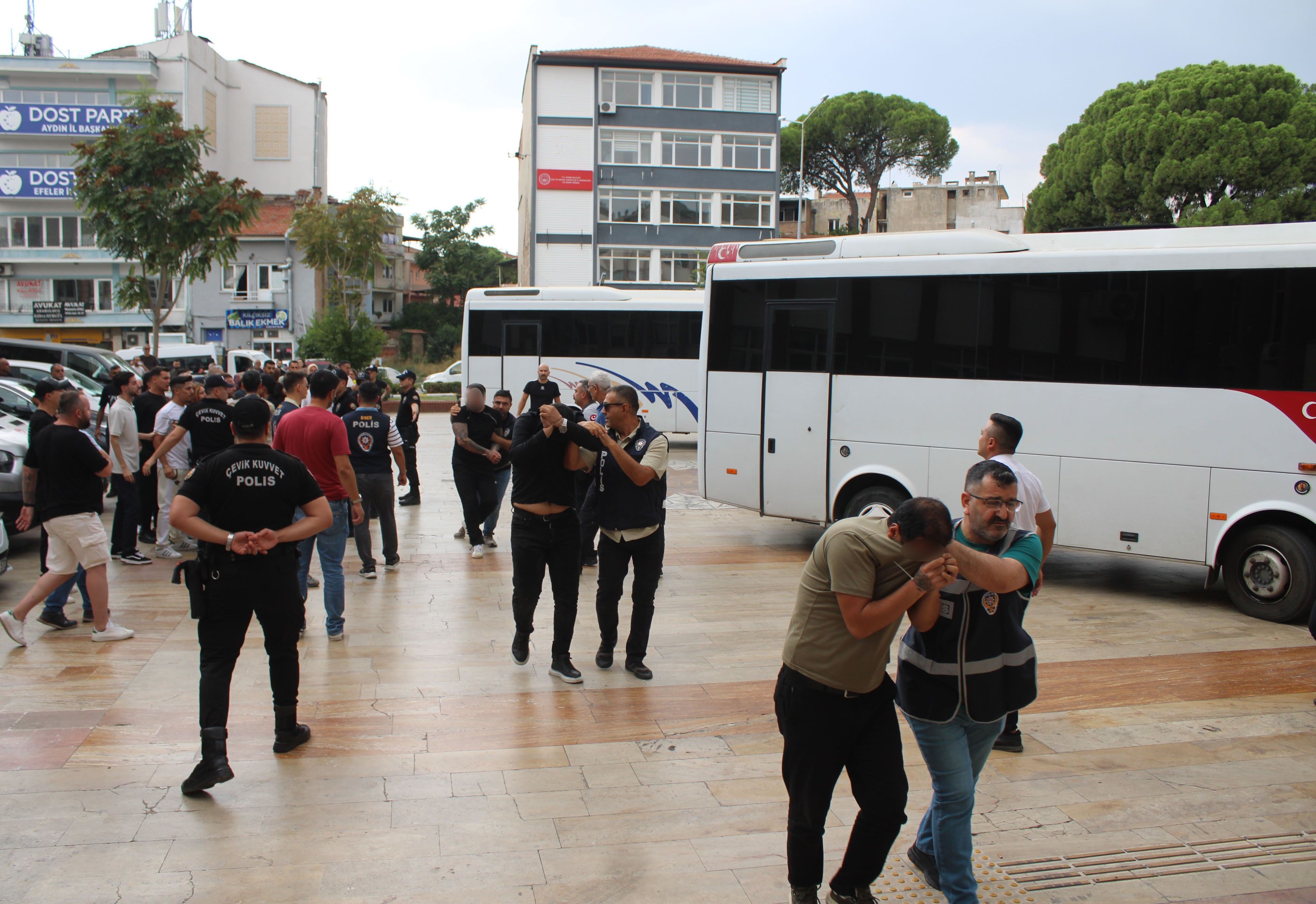 Aydın’da Mahkeme Kararını Verdi, 26 Kişi Tutuklandı (1)