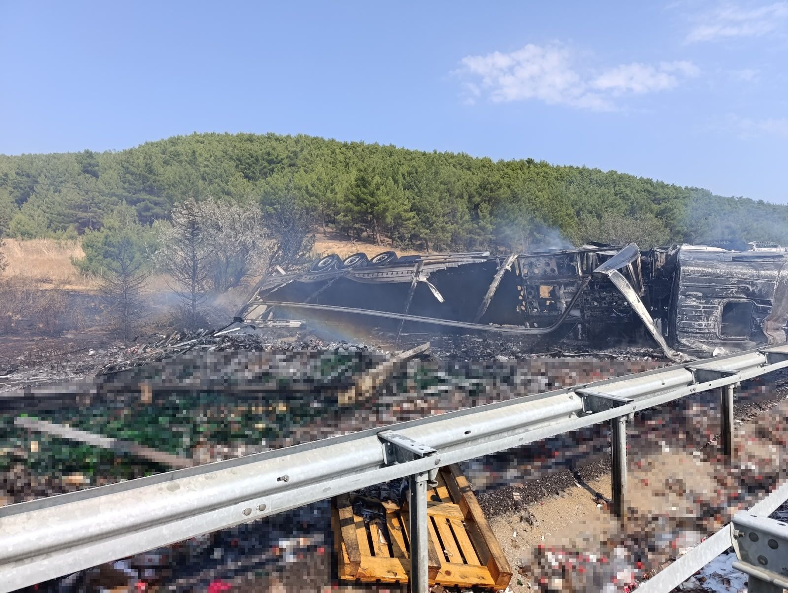 Bariyere Çarpan Alkol Yüklü Tır Alev Aldı (3)