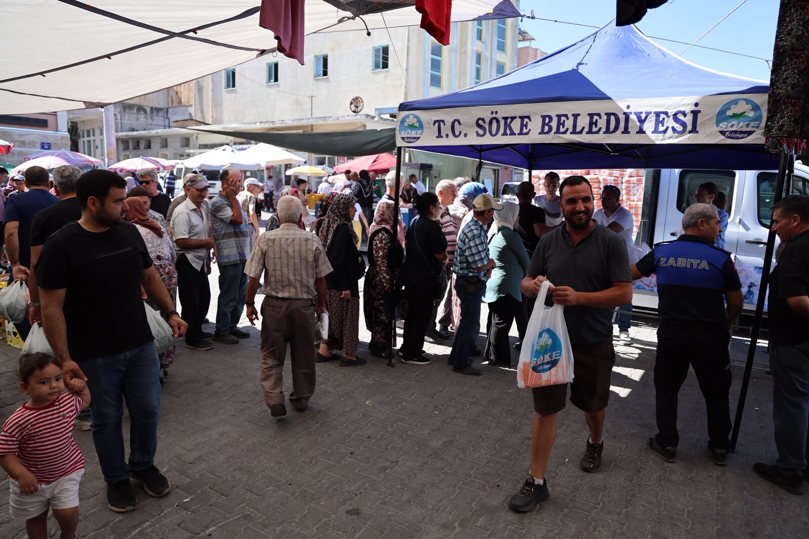 Başkan Arıkan’ın Üretim Hamlesi Sürüyor Söke’nin Kendi Üretimi Unlar Vatandaşa Ulaştırıldı (4)