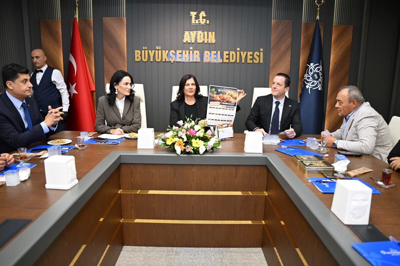 Başkan Çerçioğlu Ve Milletvekili Sarıbaş Incir Ihracatçıları Ile Buluştu (4)