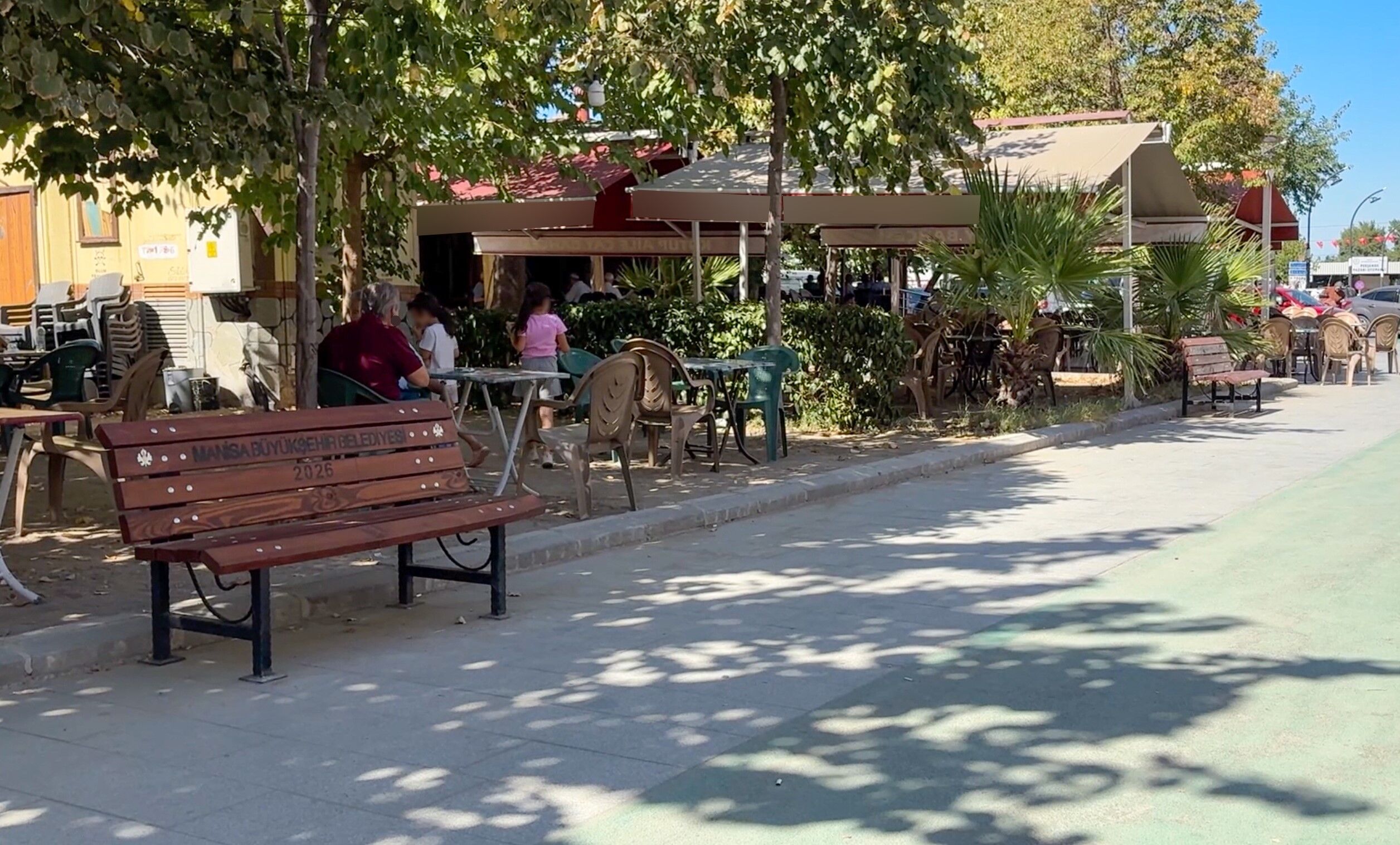 Çay Bahçesi Tuvaletinde Gizli Kamera Skandalı (2)