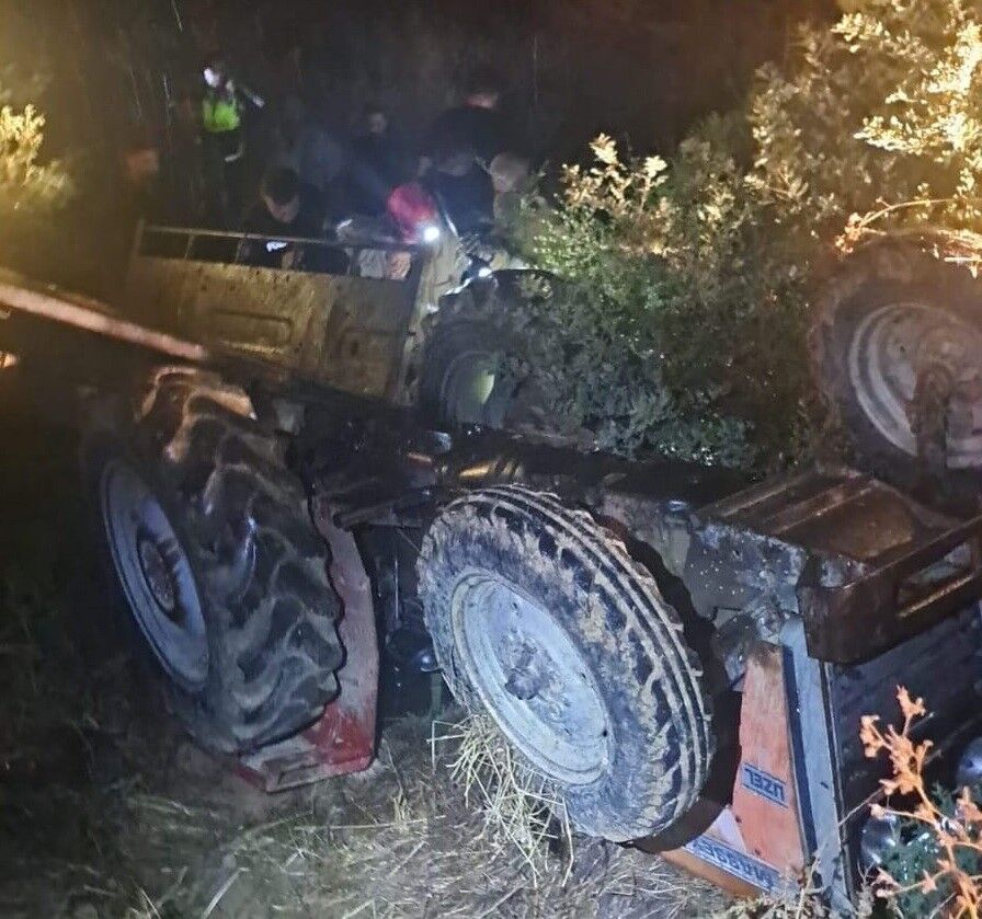 Devrilen Traktörün Altında Kalan Sürücü Hayatını Kaybetti (2)