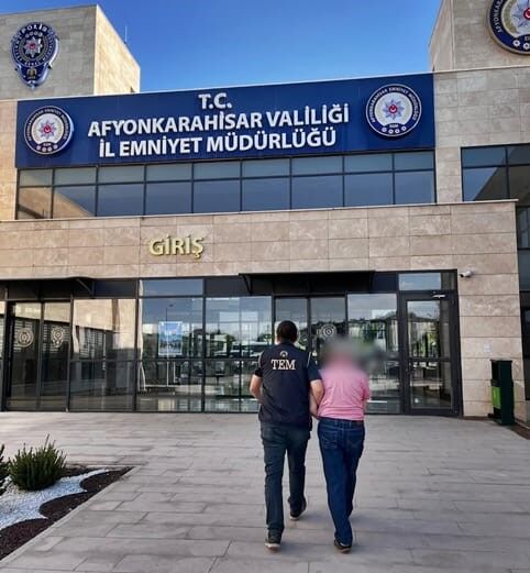 Fetö'ye Üye Olmaktan Aranan Şahıs Yakalandı (2)