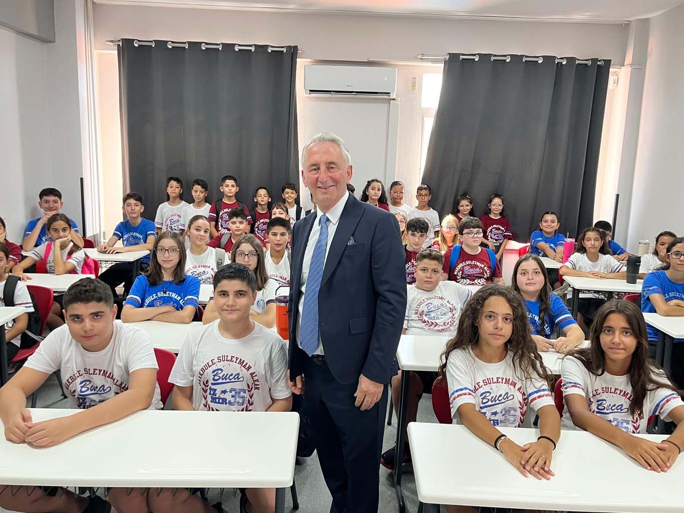 Görenler gözlerine inanamıyor: 27 çift ikiz aynı okulda