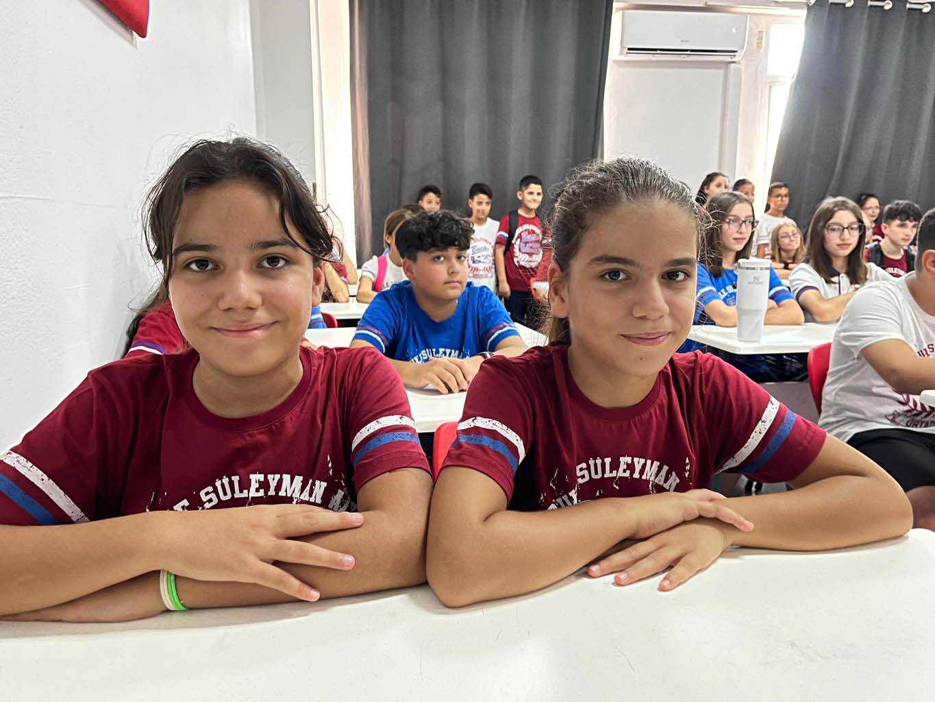 Görenler Gözlerine Inanamıyor 27 Çift Ikiz Aynı Okulda (5)