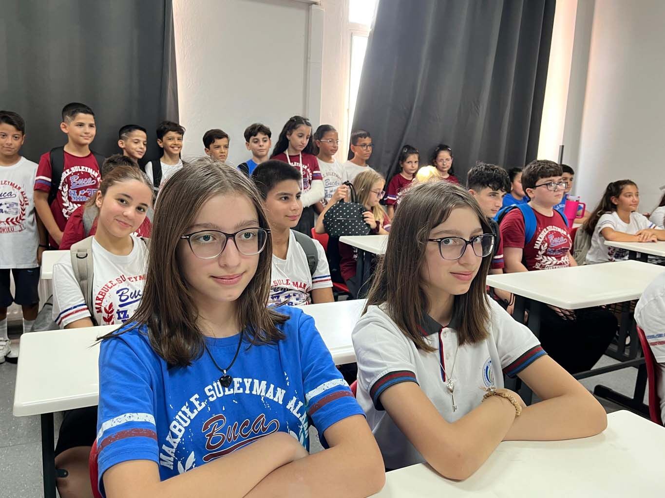 Görenler Gözlerine Inanamıyor 27 Çift Ikiz Aynı Okulda (6)
