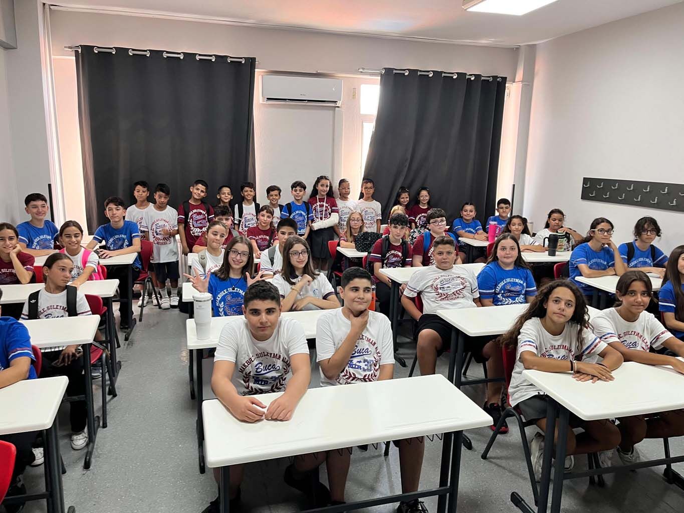 Görenler Gözlerine Inanamıyor 27 Çift Ikiz Aynı Okulda (7)