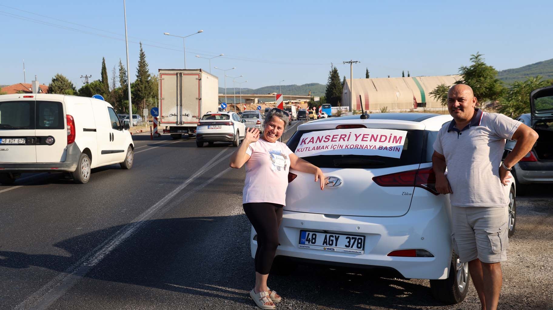 Hastalığı Atlattı, Arabasına “Kanseri Yendim, Kutlamak Için Korna Basın Yazdı (2)