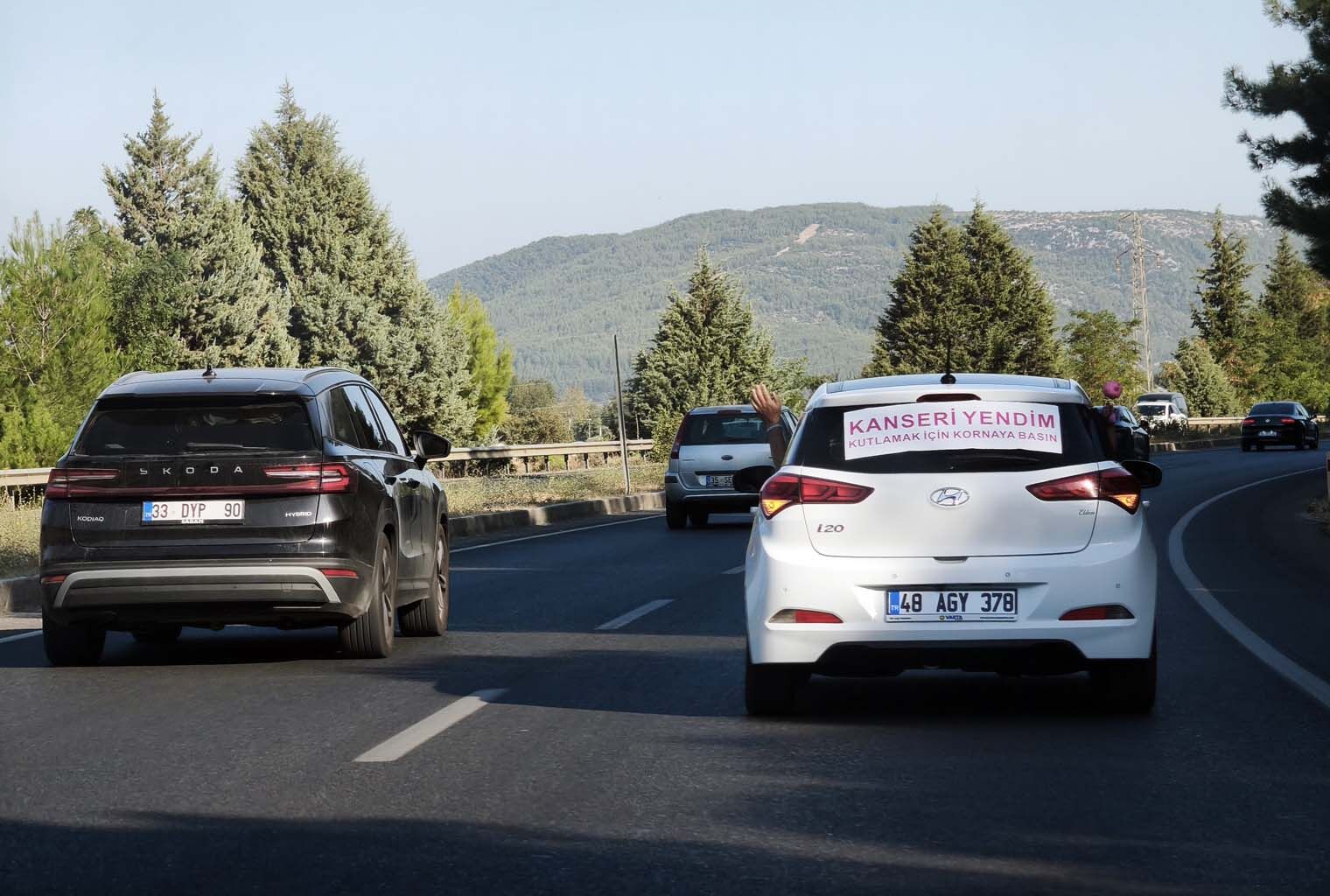 Hastalığı Atlattı, Arabasına “Kanseri Yendim, Kutlamak Için Korna Basın Yazdı (4)