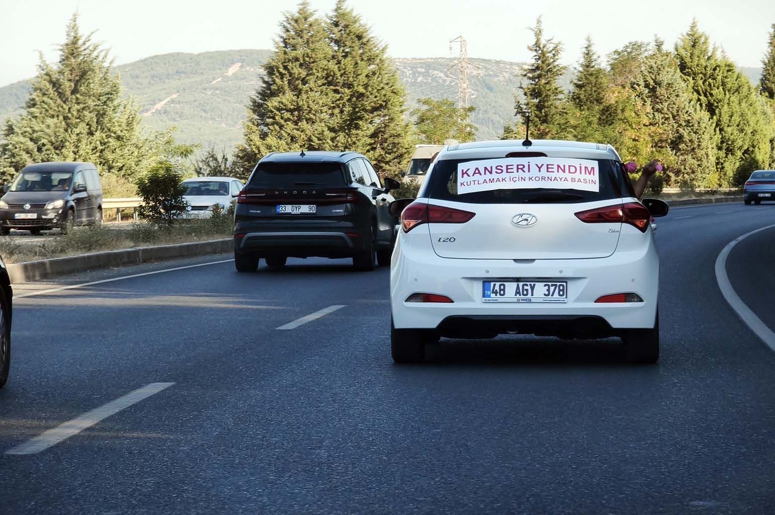 Hastalığı Atlattı, Arabasına “Kanseri Yendim, Kutlamak Için Korna Basın Yazdı (5)