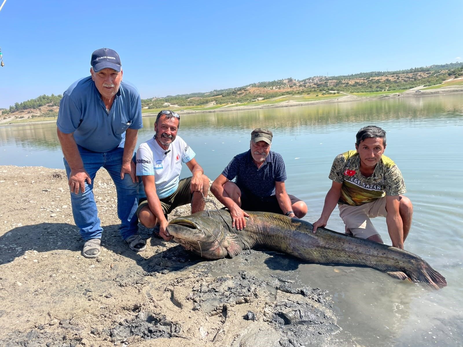 İki balık yakalandı.. Biri 120 diğeri 85 kilo