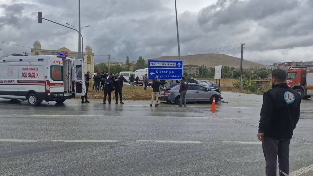 İki Otomobilin Çarpıştığı Kazada 2 Kişi Yaşamını Yitirdi, 8 Yaralı (3)