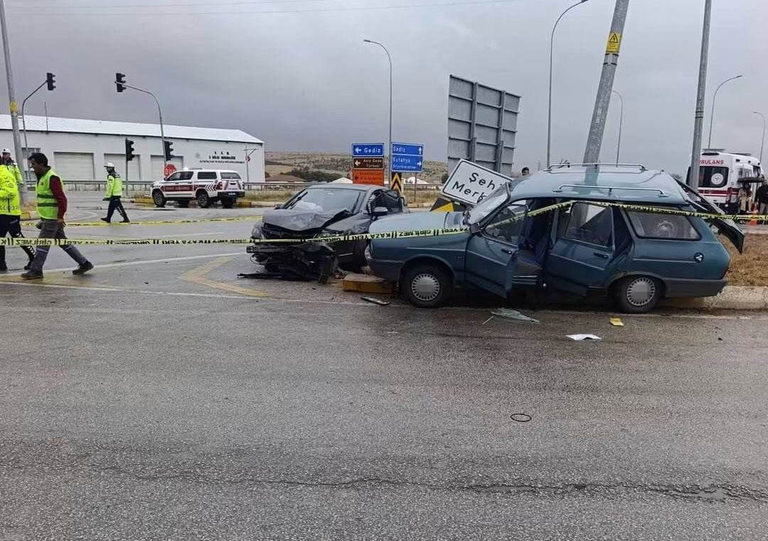 İki Otomobilin Çarpıştığı Kazada 2 Kişi Yaşamını Yitirdi, 8 Yaralı (4)
