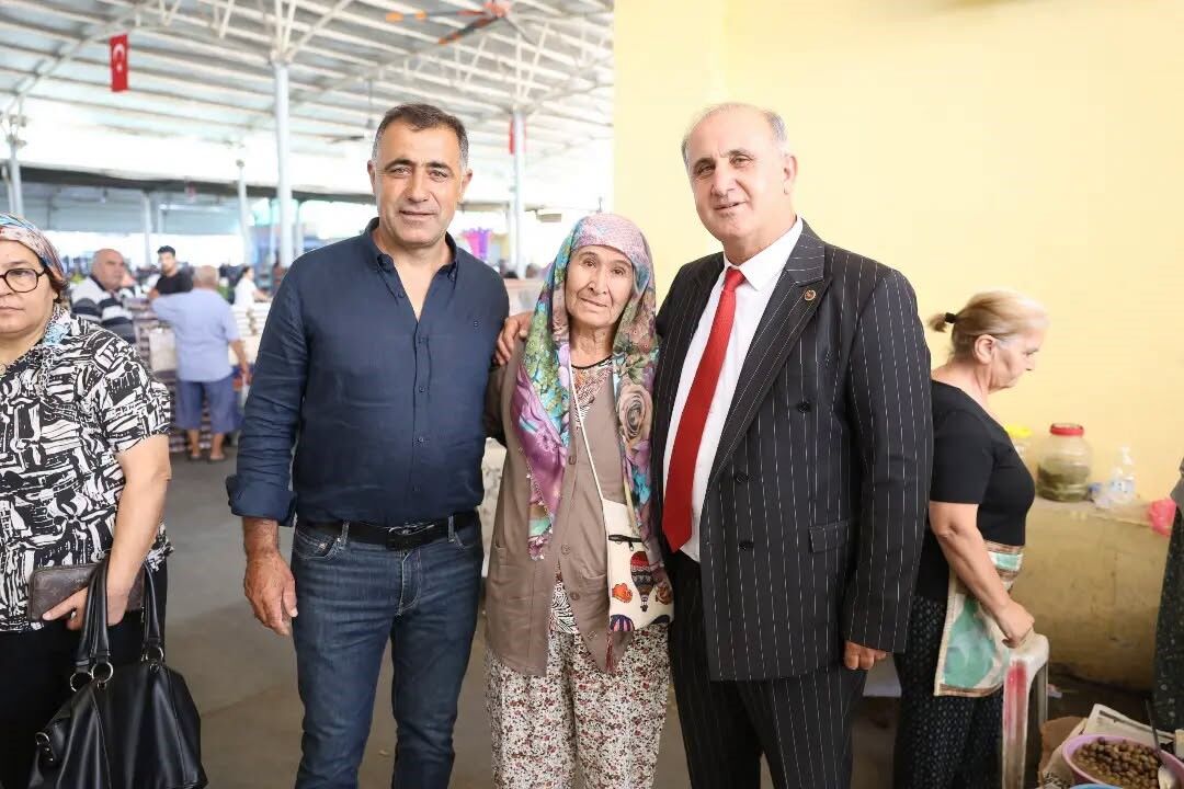 İncirliova Onu Çok Seviyor.. Başkan Kaya Pazar Esnafı Ve Vatandaşlarla Buluştu (6)