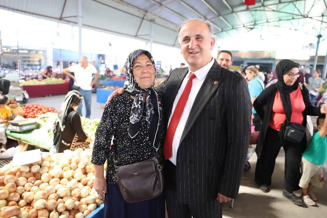 İncirliova Onu Çok Seviyor.. Başkan Kaya Pazar Esnafı Ve Vatandaşlarla Buluştu (8)