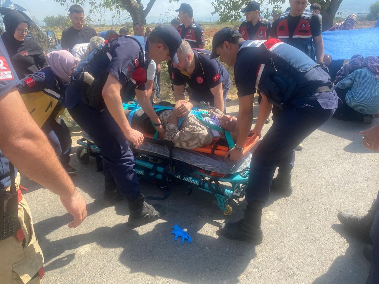 İşçi Minibüsü Ağaca Çarptı 14 Yaralı (5)