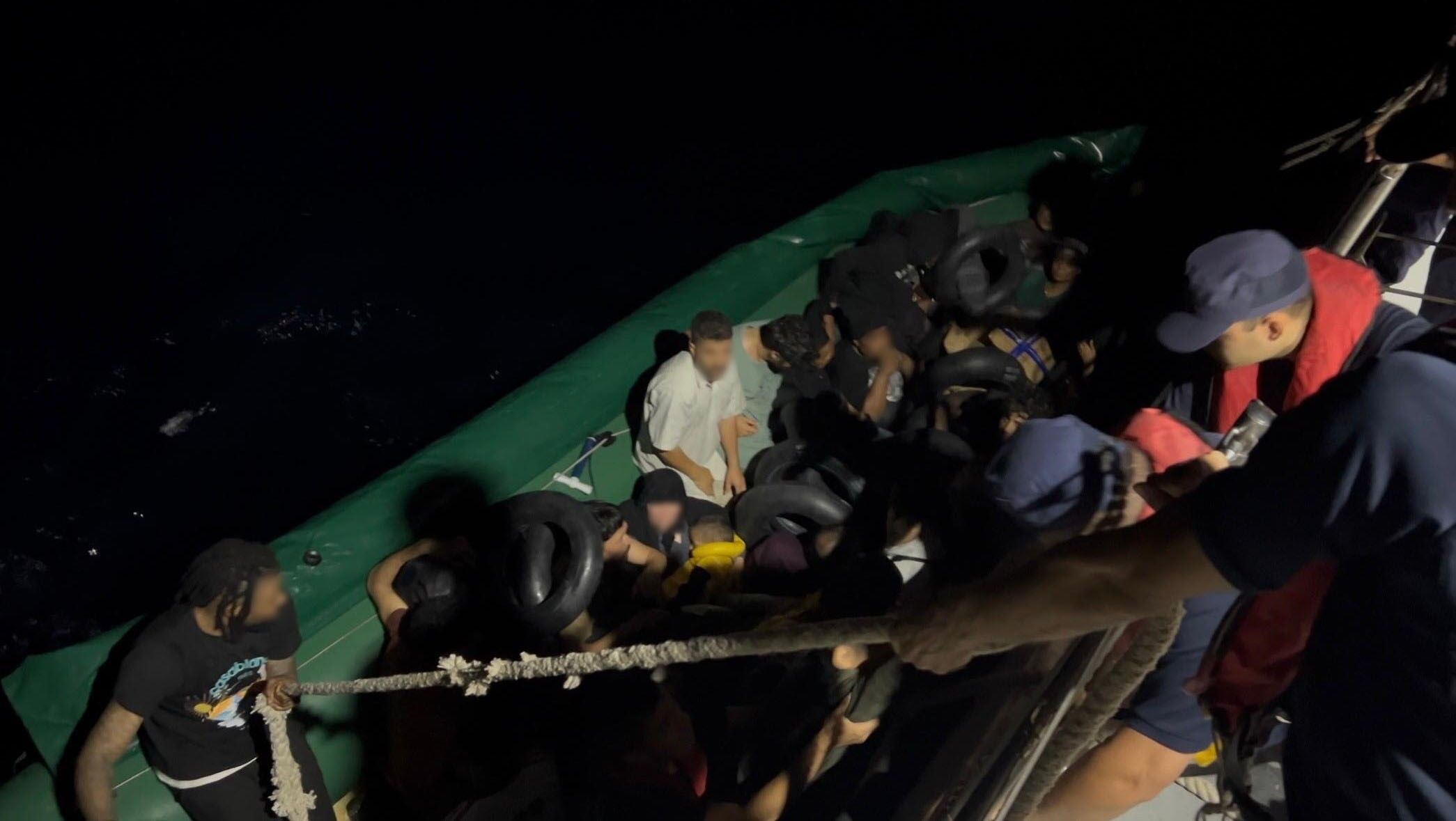 İzmir'de 56 Düzensiz Göçmen Yakalandı, 20 Göçmen Kurtarıldı (3)