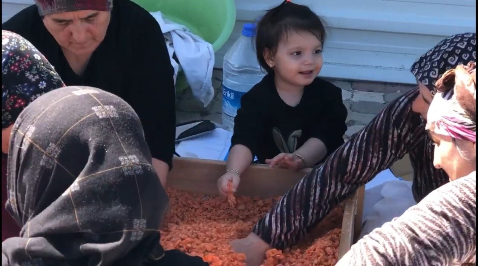 Kadınlar Imece Usulü Ile Tarhana Döktü (3)