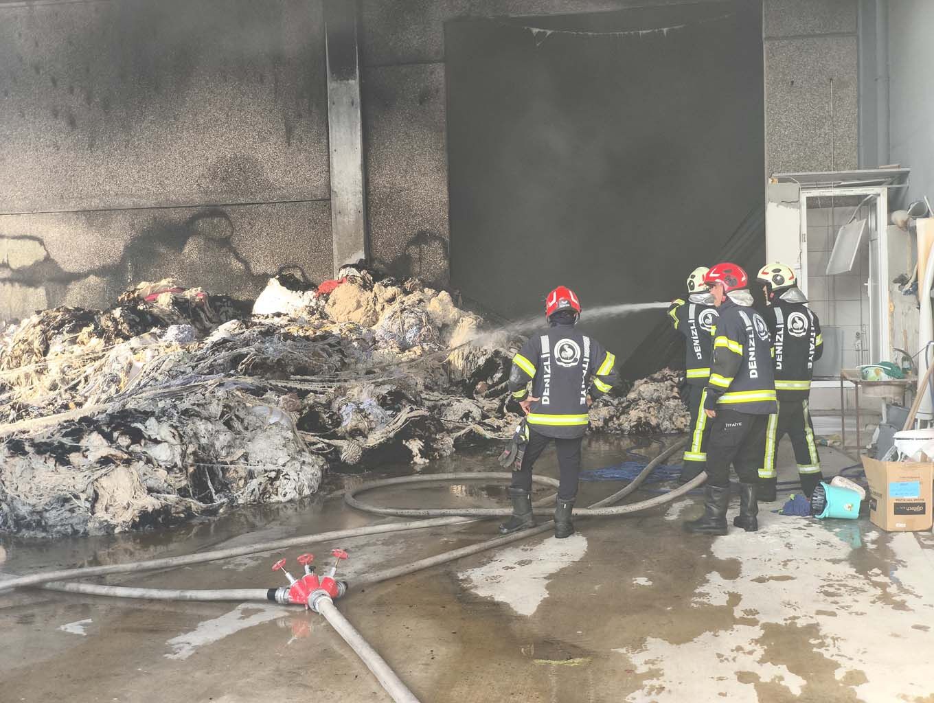Kırpıntı Deposunda Yangın Çıktı (3)