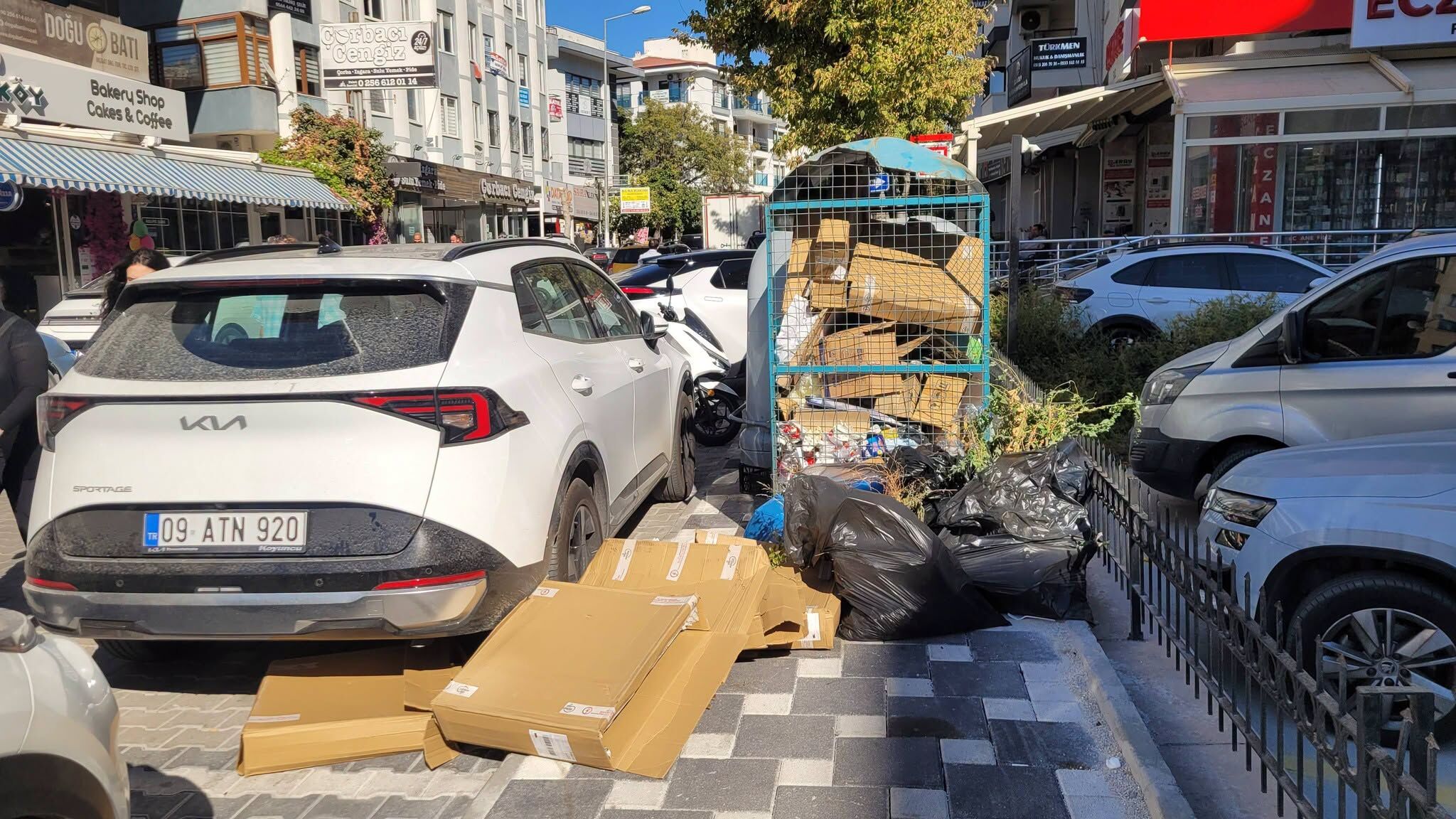 Kuşadası Çöp Içinde (2)