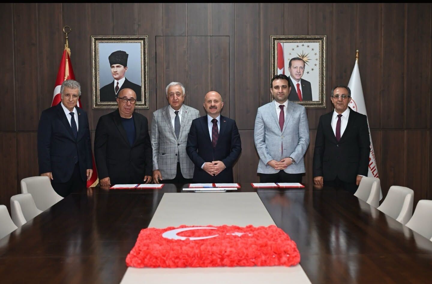 Kuşadası’nda Eğitime Değer Katacak Proje Valilik Ve Hayırsever Oto Ailesi Arasında Protokol Imzalandı (2)
