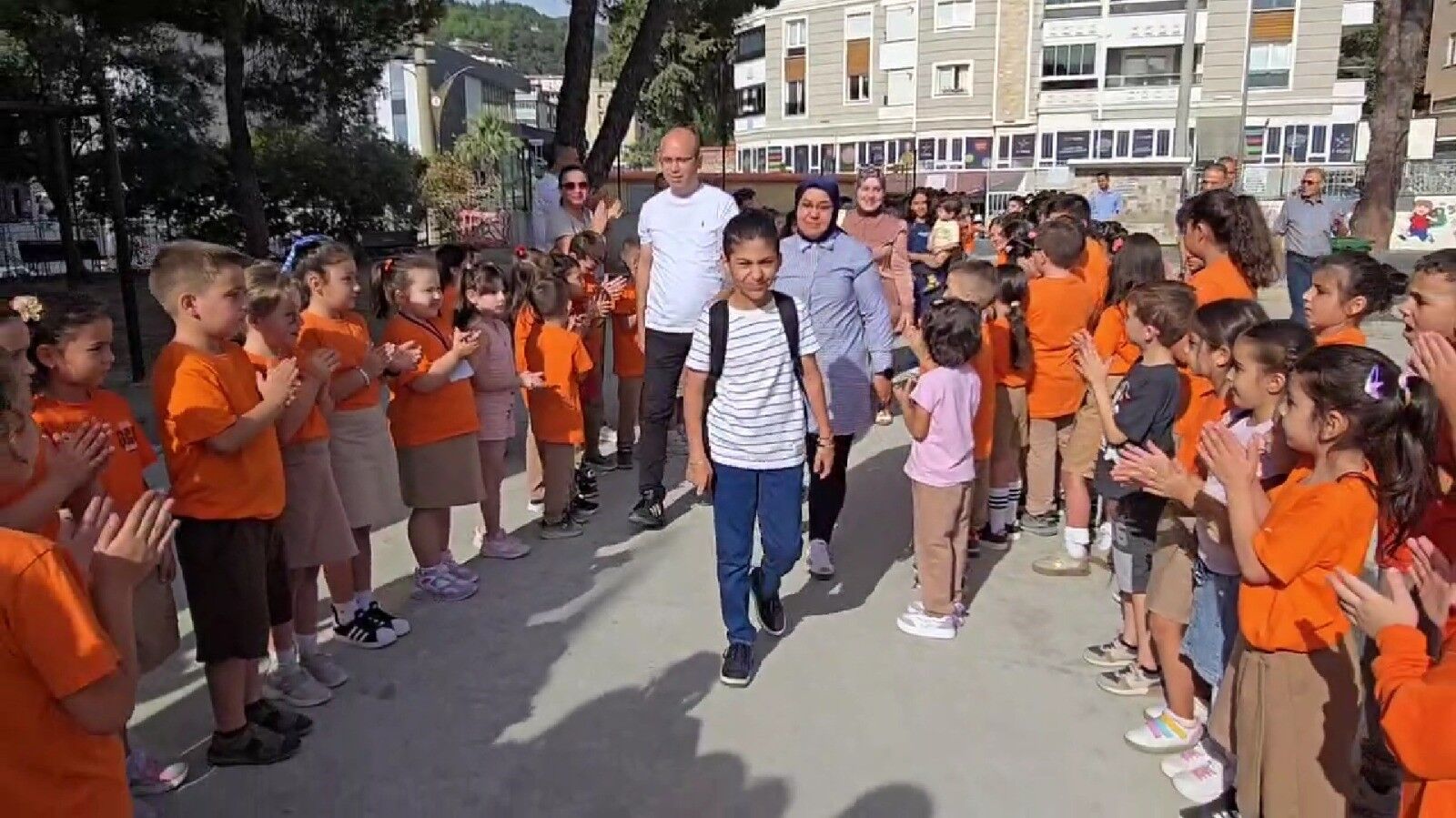 Lösemiyi Yenen Talha Iki Yıl Sonra Okulu Ve Arkadaşlarıyla Buluştu (2)