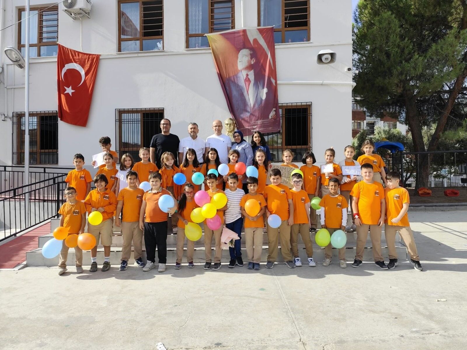 Lösemiyi Yenen Talha Iki Yıl Sonra Okulu Ve Arkadaşlarıyla Buluştu (4)