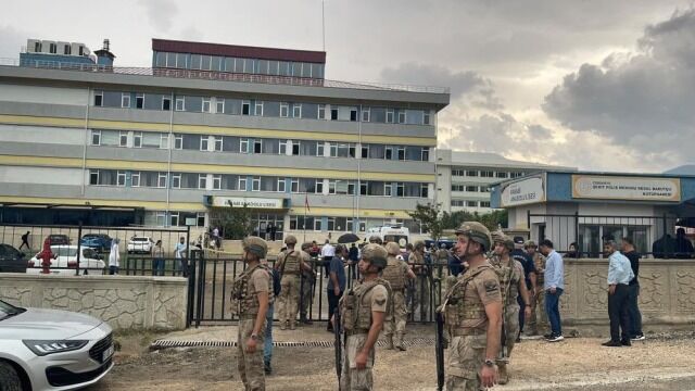 Okul bahçesinde silahlı saldırı.. Öğretmen hayatını kaybetti