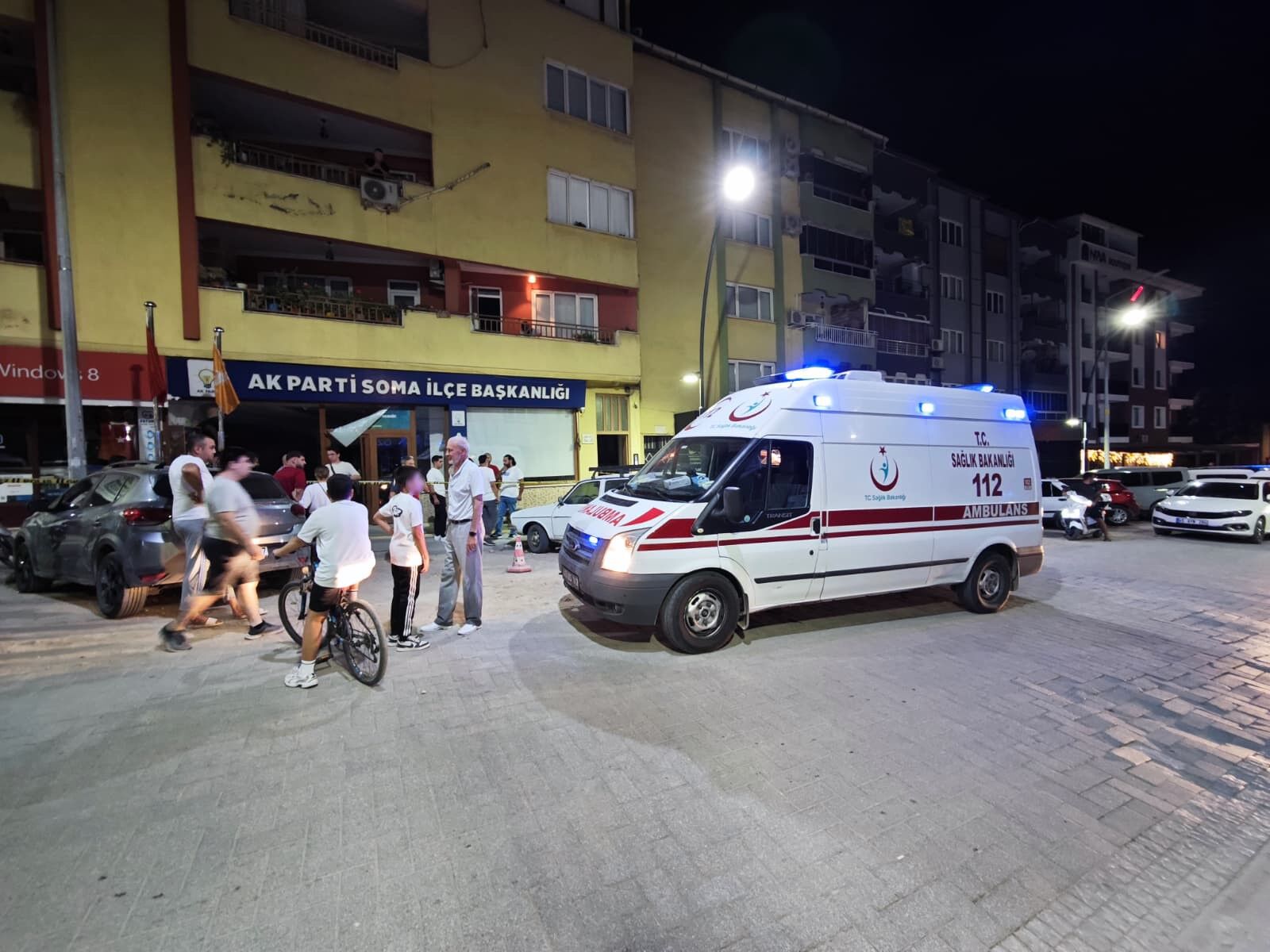 Otomobil Ak Parti Ilçe Binasına Daldı (3)