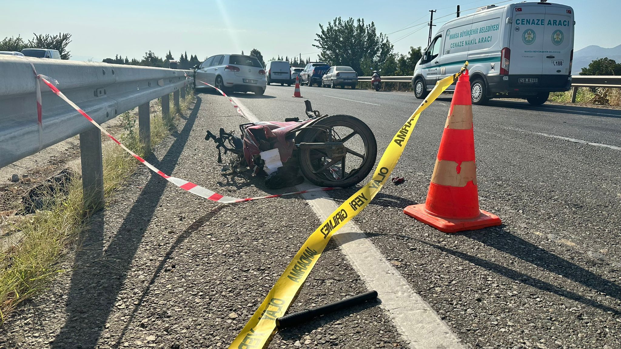 Otomobil Motosiklete Arkadan Çarptı, 1 Kişi Hayatını Kaybetti, 3 Yaralı (2)