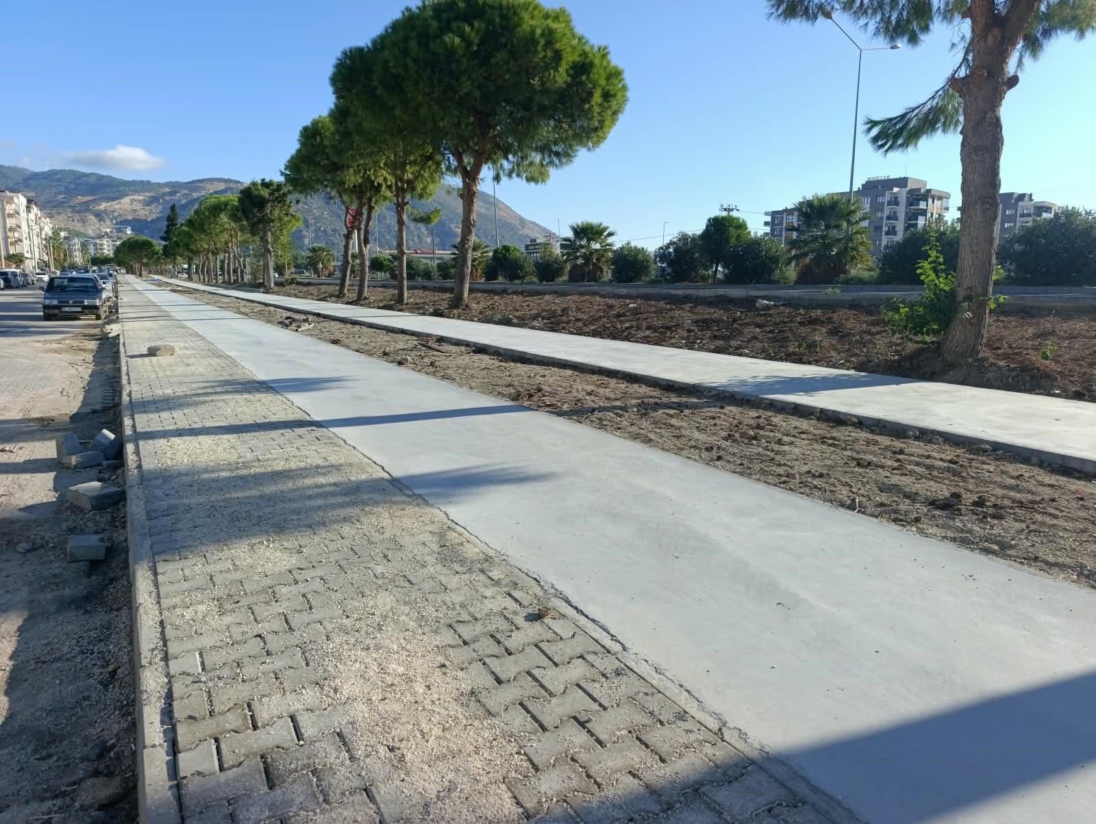 Söke'de Bisiklet Ve Yürüyüş Yolu Projesi'nde Beton Döküm Çalışması Tamamlandı (2)