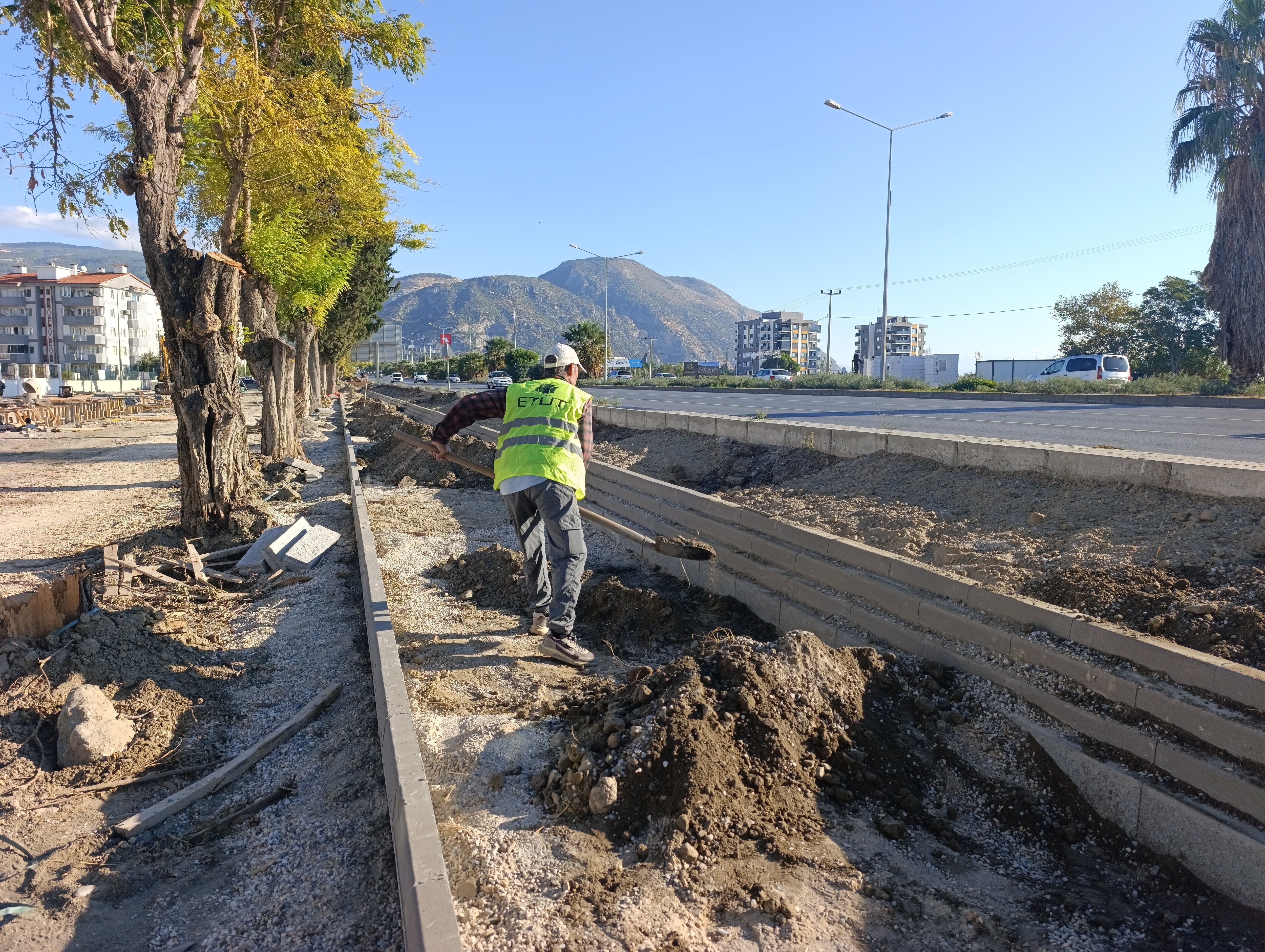 Söke'de Bisiklet Ve Yürüyüş Yolu Projesi'nde Beton Döküm Çalışması Tamamlandı (5)