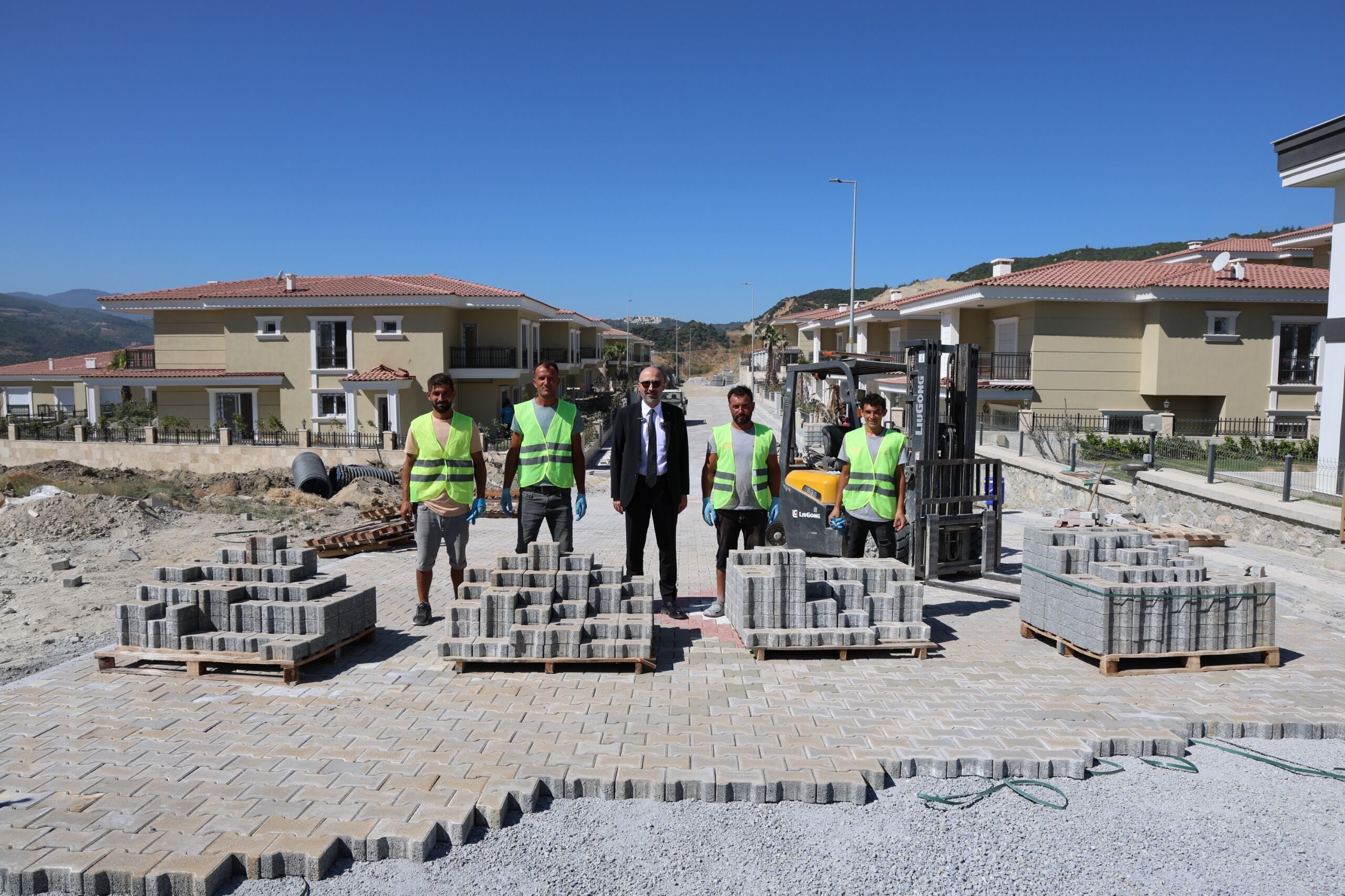 Söke’de Yol Hamlesi Sürüyor Başkan Arıkan Önderliğinde 100 Bin Metrekareye Yakın Parke Döşendi (2)