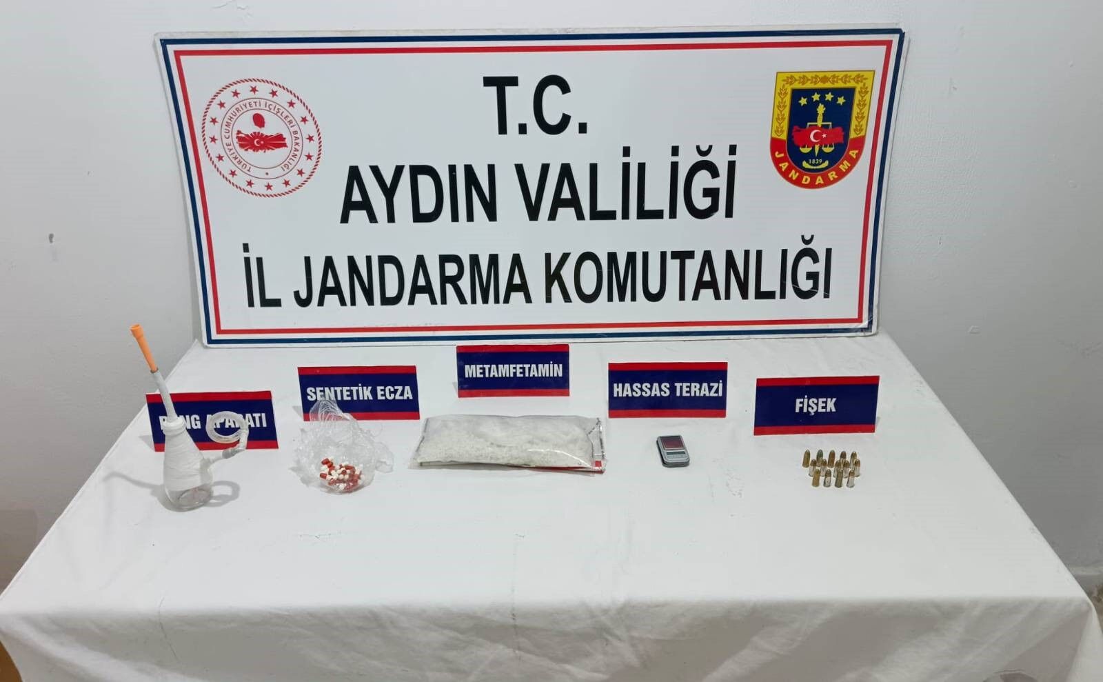 Son Dakika.. Kuşadası’nda 3 Kişi Gözaltına Alındı (1)