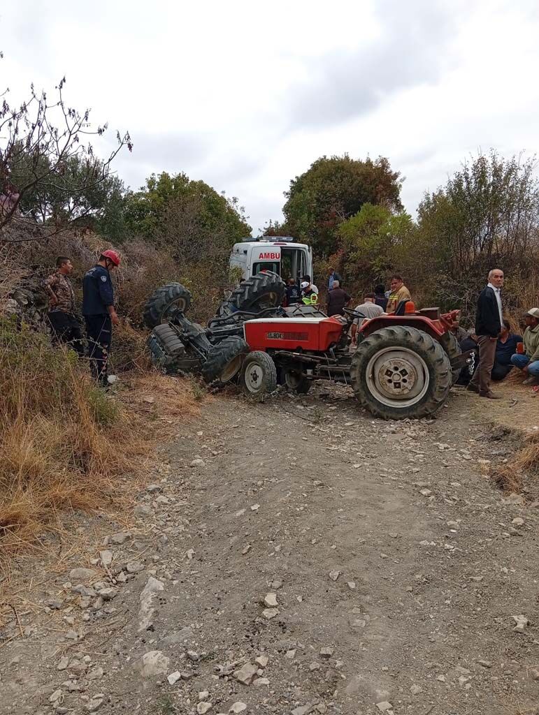 Traktör Devrildi, 2 Kişi Hayatını Kaybetti, 3 Yaralı (2)