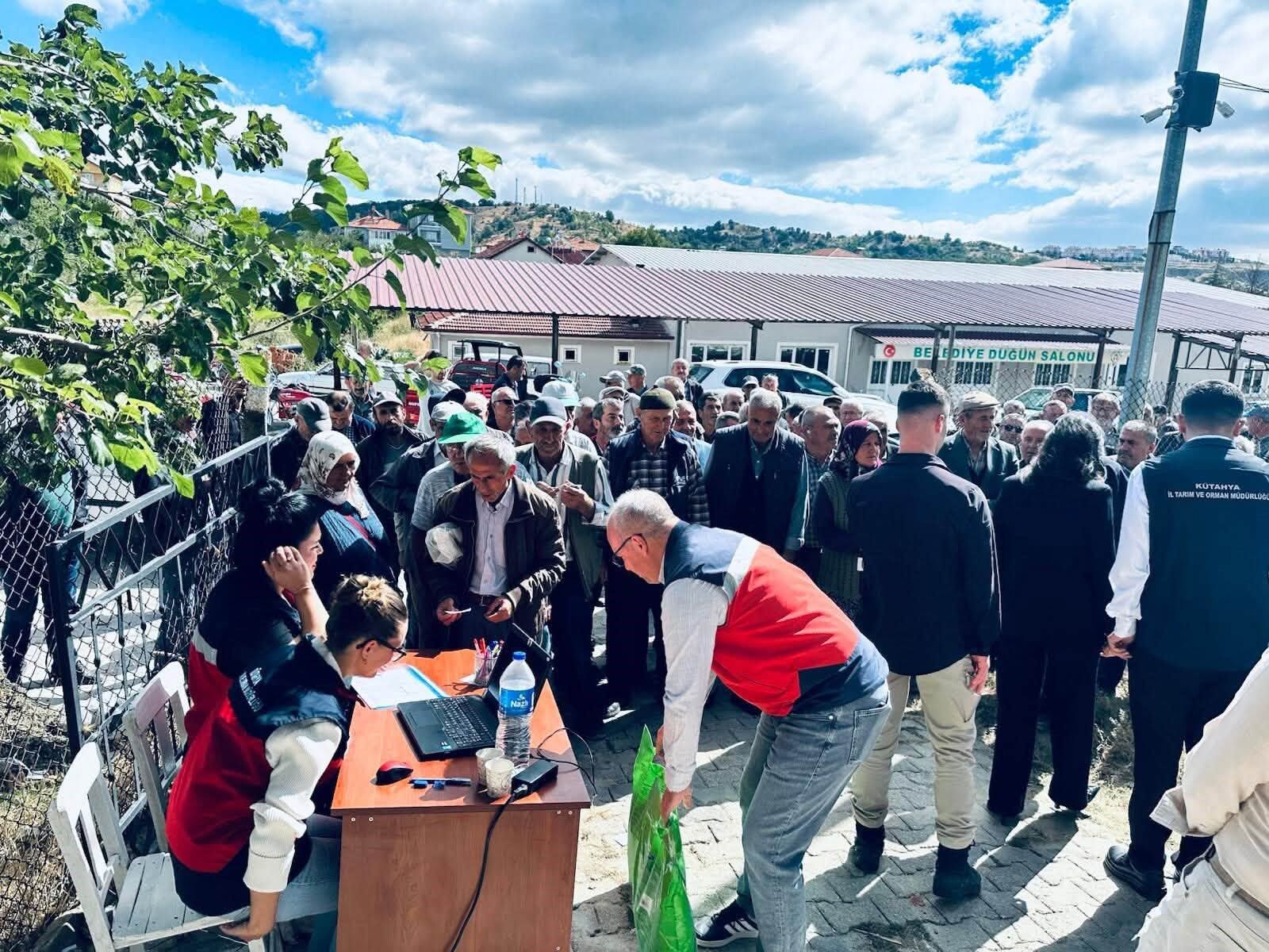 Üreticilere Bordo Bulamacı Dağıtıldı (4)
