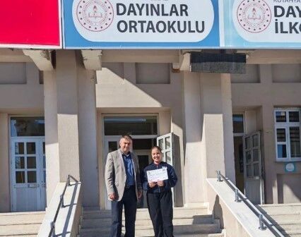 11 Yaşındaki Küçük Kız Bulduğu Para Dolu Cüzdanı Polise Teslim Etti (1)