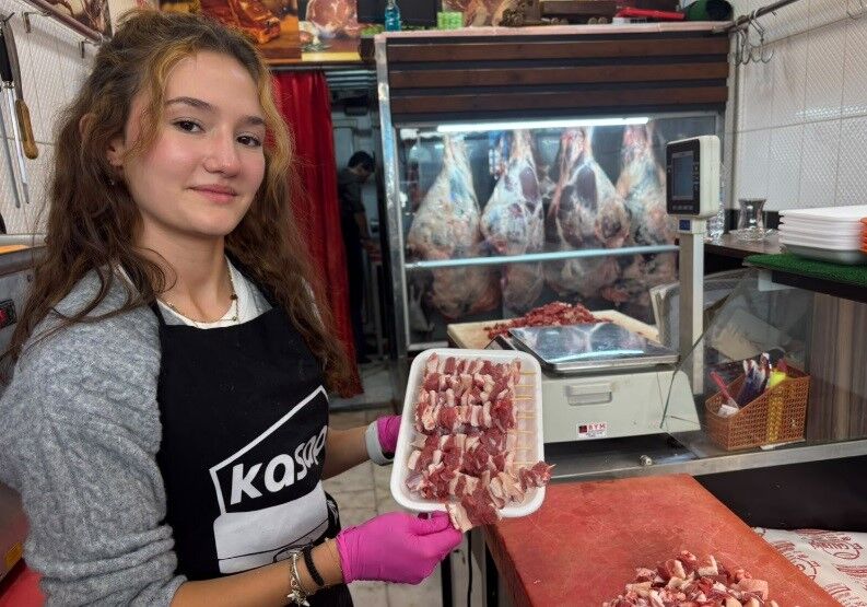 18 Yaşındaki Ela Kasap Oldu (2)