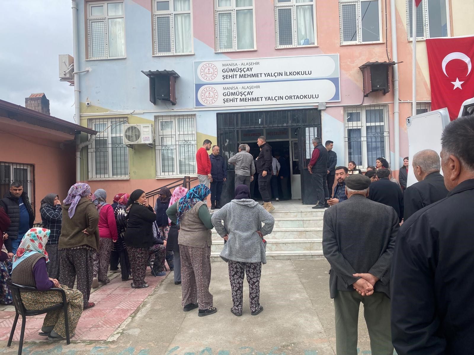 57 Yaşındaki Hizmetli Kalbine Yenildi (2)