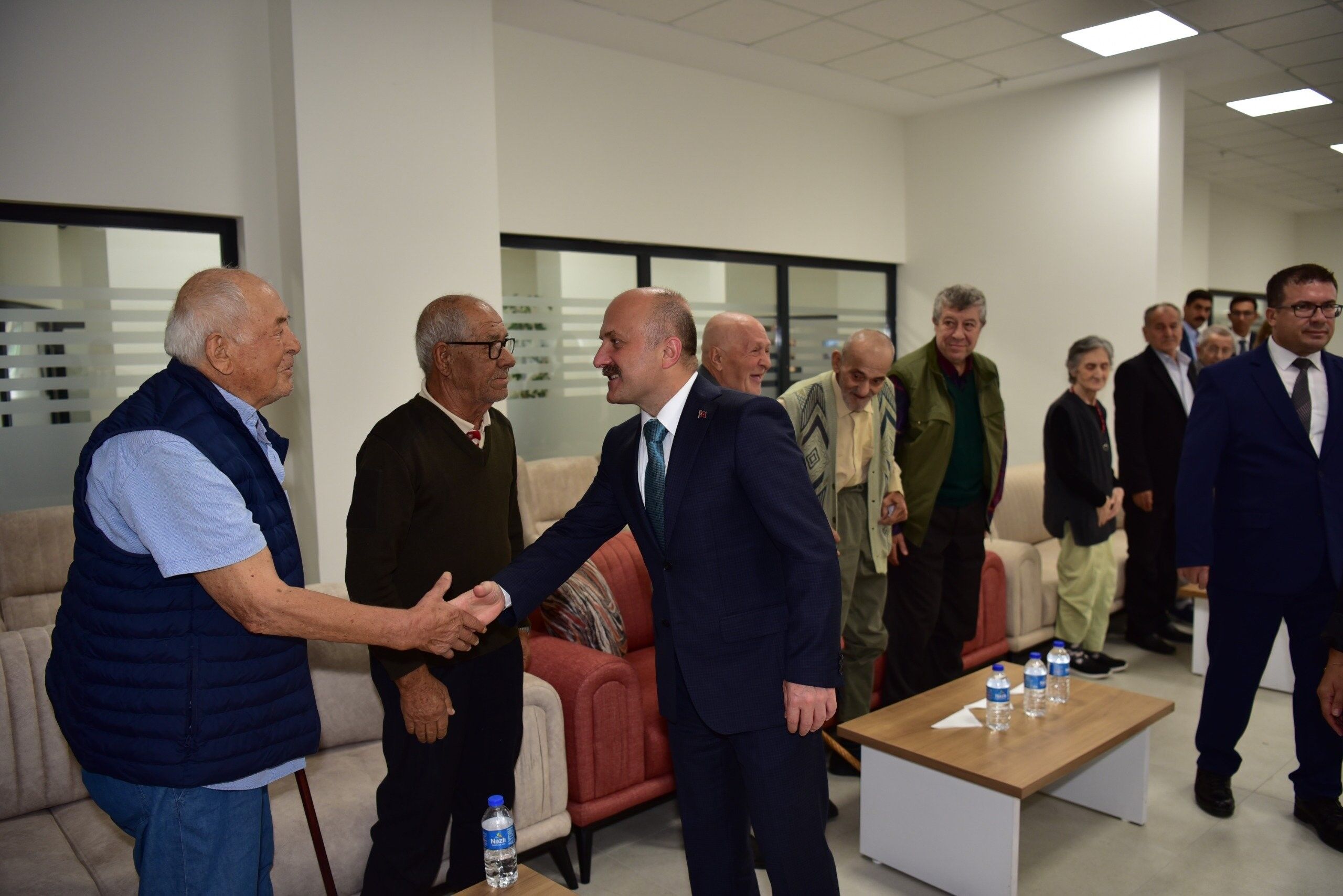 Aydın Valisi Varol Yaşlı Çınarları Unutmadı (1)